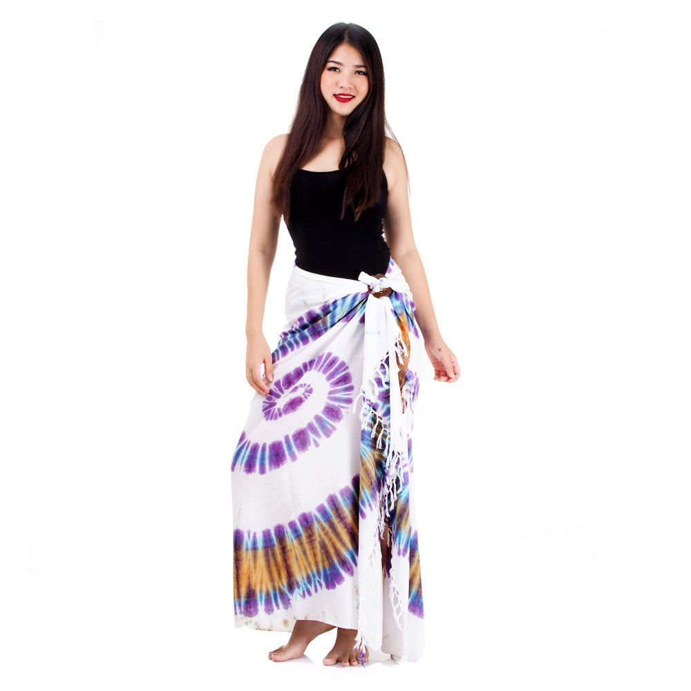 Front view of the White Tie Dye Sarong Phangan as an elegant beach pareo, one size fits S-XL.