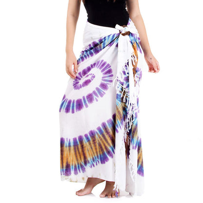 Close-up detail of the White Tie Dye Sarong Phangan made from soft rayon with a unique handcrafted batik pattern.